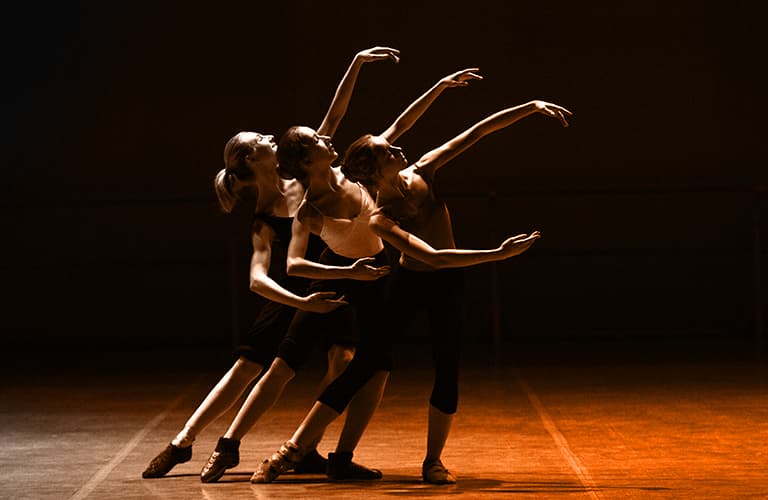 Menschen und ihr obsessives Verhältnis zu Schuhen - "SHOES"