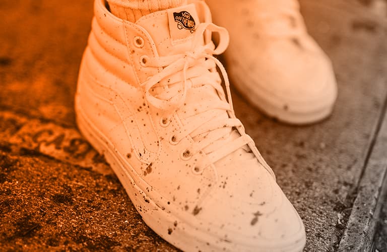 Ganz einfach Weiße Sneaker reinigen